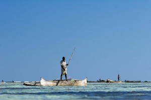Small-scale fisheries support the livelihoods of over 500 million people worldwide. Training and supporting communities to manage and conserve their natural resources is vital to help rebuild tropical fisheries. (Credit: Blue Ventures / Garth Cripps)