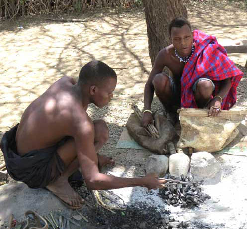 P_blacksmith-Africa-men-Tanzania